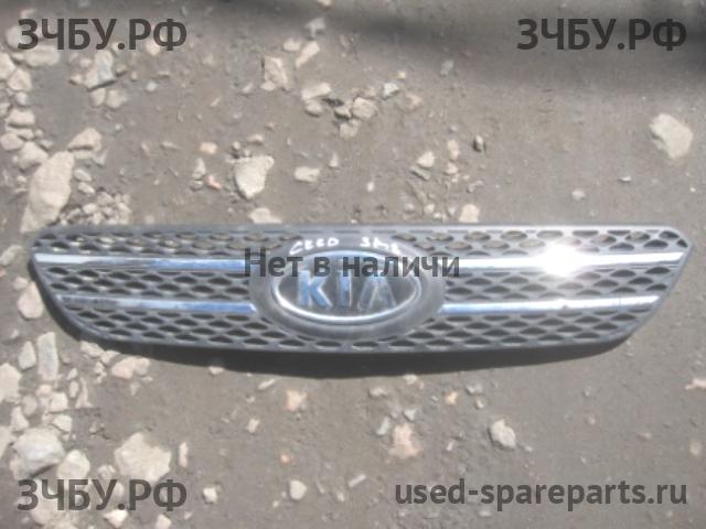 KIA Ceed 1 Решетка радиатора