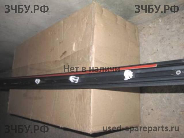 Honda Civic 8 (4D) Молдинг двери передней правой