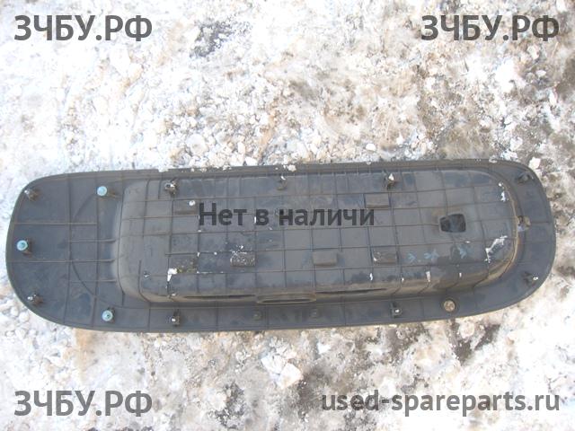 Hyundai Santa Fe 1 (SM) Накладка на дверь багажника