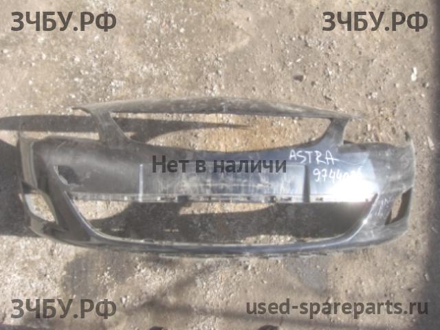 Opel Astra J Бампер передний