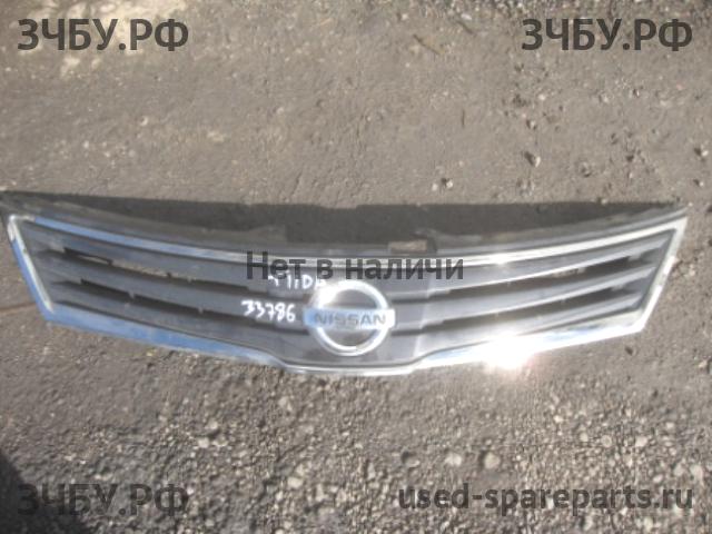 Nissan Tiida 1 Решетка радиатора