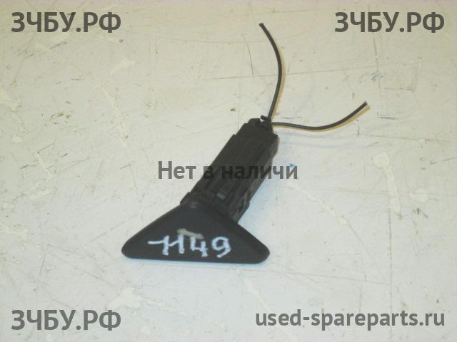 Ford Focus 1 Кнопка открывания багажника