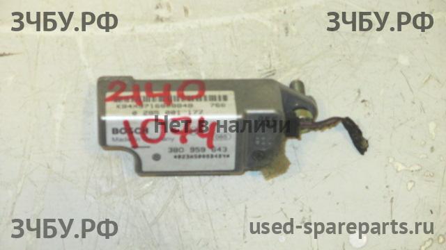 Volkswagen Passat B5 Датчик удара AIR BAG (SRS)