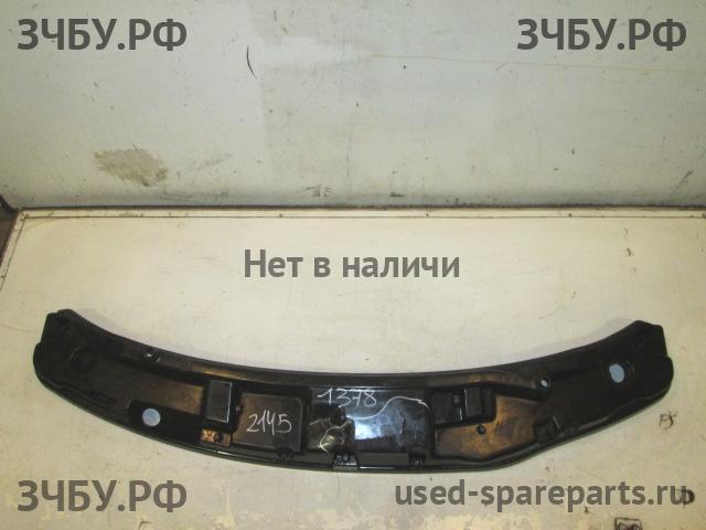 Chrysler Voyager/Caravan 3 Решетка стеклоочистителя (Дефлектор водостока)