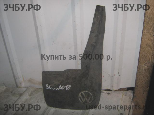 Volkswagen Passat B3 Брызговик задний правый