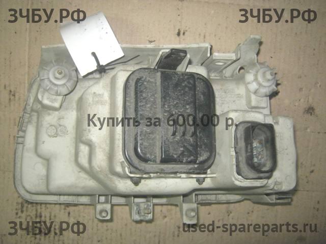Volkswagen Polo 3 Фара правая
