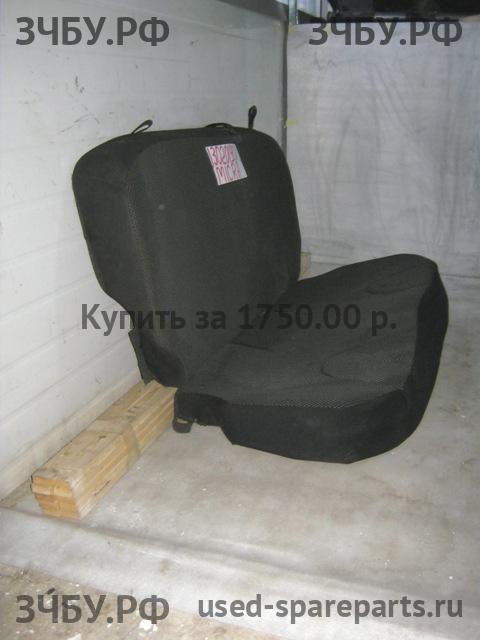 Nissan Micra K12 Сиденье