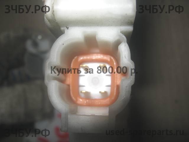 Nissan NP300 1 (D40) Замок двери передней левой