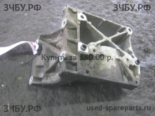 Ford Focus 2 Кронштейн