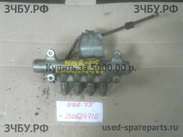 Isuzu NQR 75P Рейка топливная (рампа)