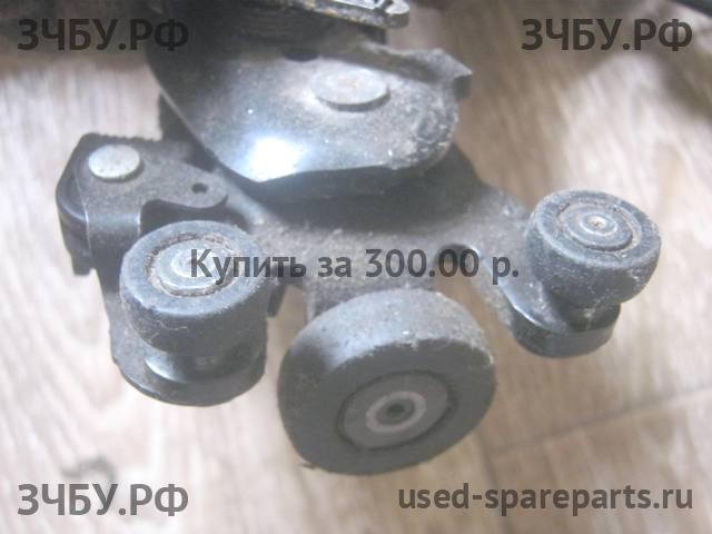 Chrysler Voyager/Caravan 4 Ролик двери сдвижной нижний