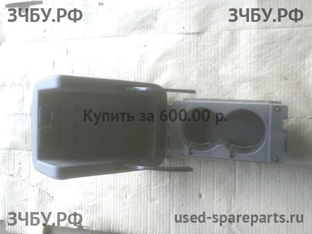 Nissan NP300 1 (D40) Консоль между сиденьями (Подлокотник)