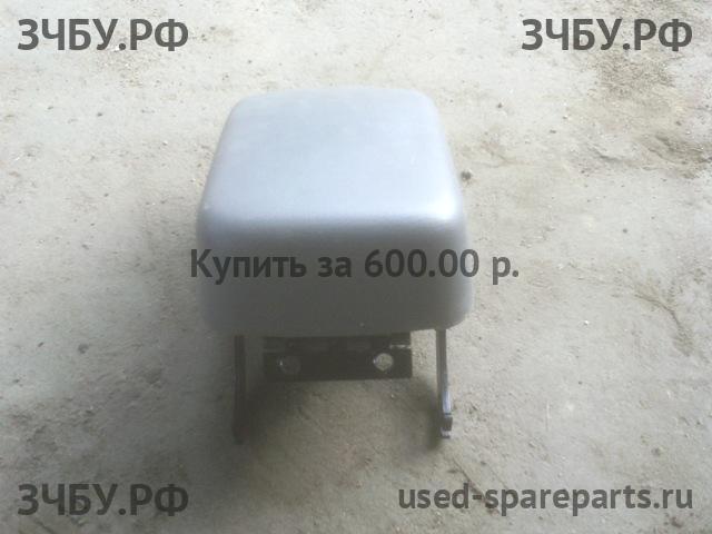 Nissan NP300 1 (D40) Консоль между сиденьями (Подлокотник)