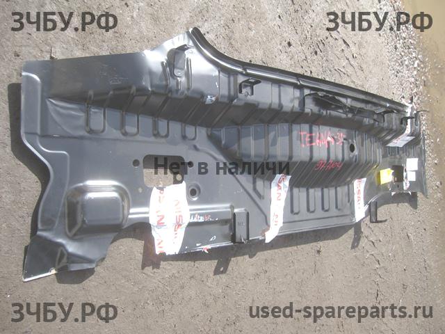 Nissan Teana 1 (J31) Панель задняя