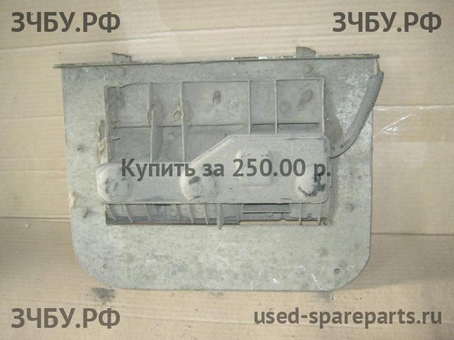 Isuzu NQR 71P Фонарь правый
