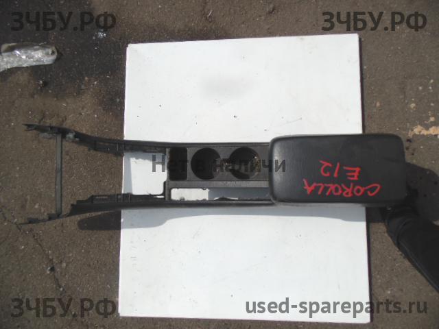 Toyota Corolla (E12) Консоль между сиденьями (Подлокотник)
