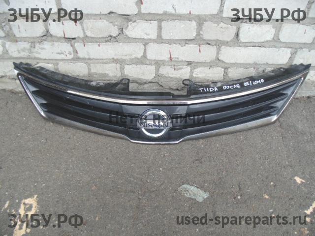 Nissan Tiida 1 Решетка радиатора
