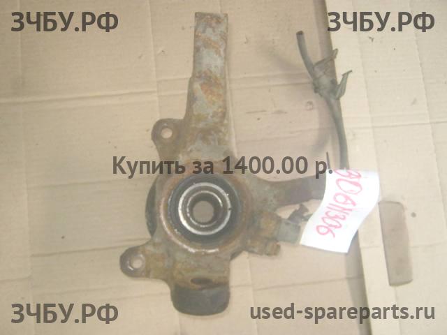 Toyota Carina.E (T190) Кулак поворотный передний правый (со ступицей)