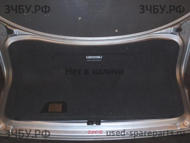 Audi A4 [B5] Обшивка крышки багажника
