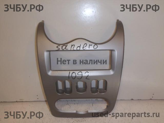 Renault Sandero 1 Накладка декоративная на торпедо