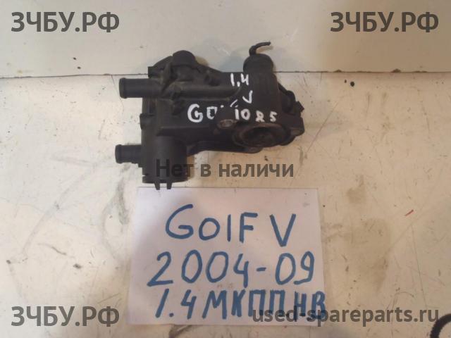 Volkswagen Golf 5 Фланец двигателя системы охлаждения