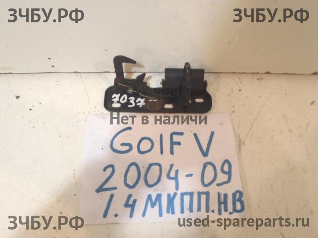 Volkswagen Golf 5 Ответная часть замка капота