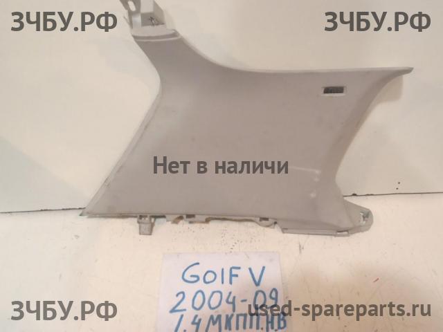 Volkswagen Golf 5 Накладка стойки задней левой