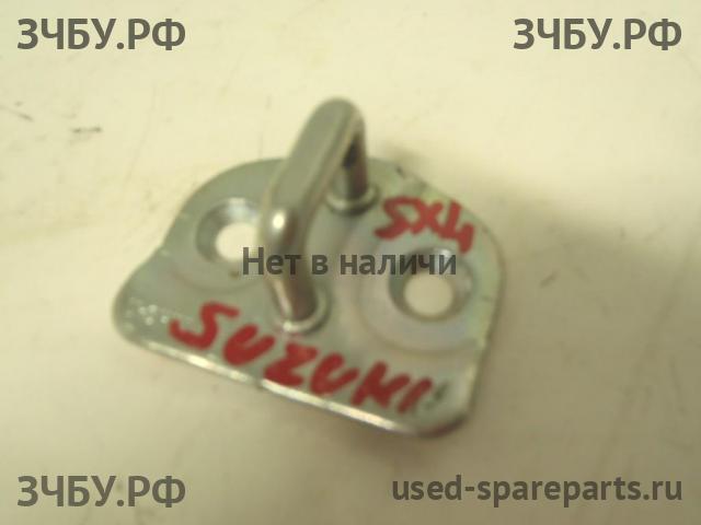Suzuki SX4 (1) Ответная часть замка двери