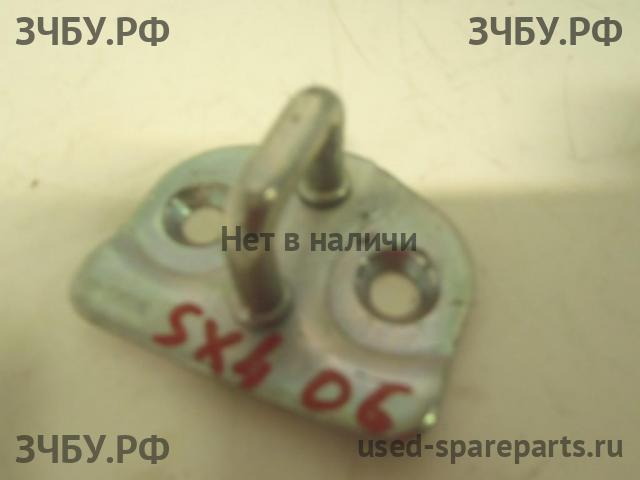 Suzuki SX4 (1) Ответная часть замка двери