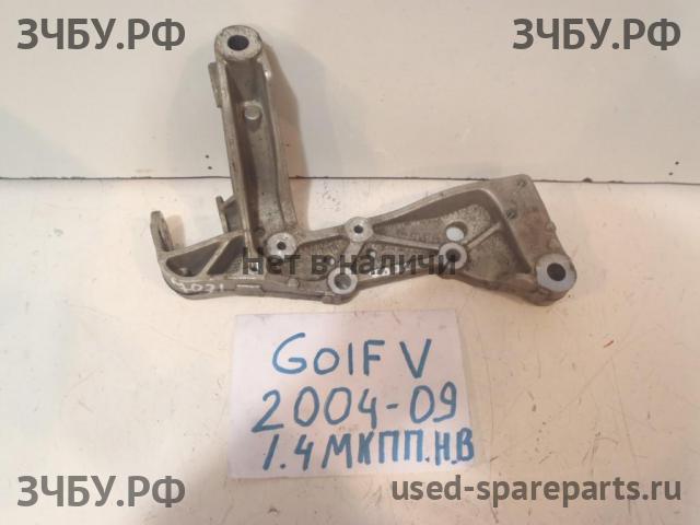 Volkswagen Golf 5 Кронштейн передней балки