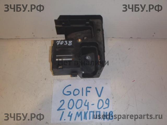 Volkswagen Golf 5 Кронштейн