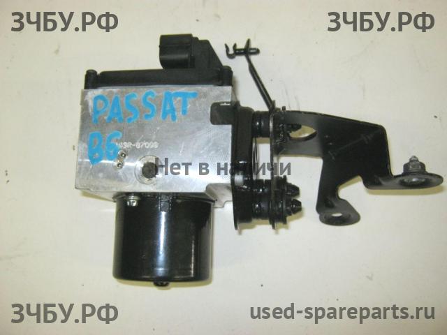 Volkswagen Passat B6 Блок ABS (насос)