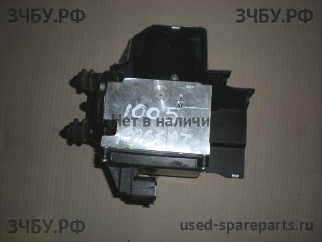 Volkswagen Passat B6 Блок ABS (насос)