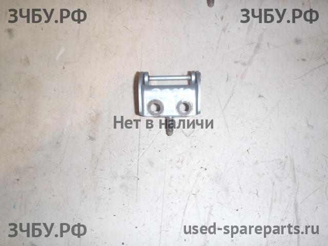 Citroen C4 (1) Петля двери багажника