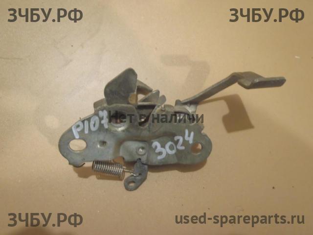 Peugeot 107 Замок капота