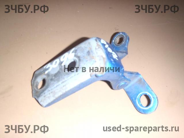 Peugeot 107 Петля двери