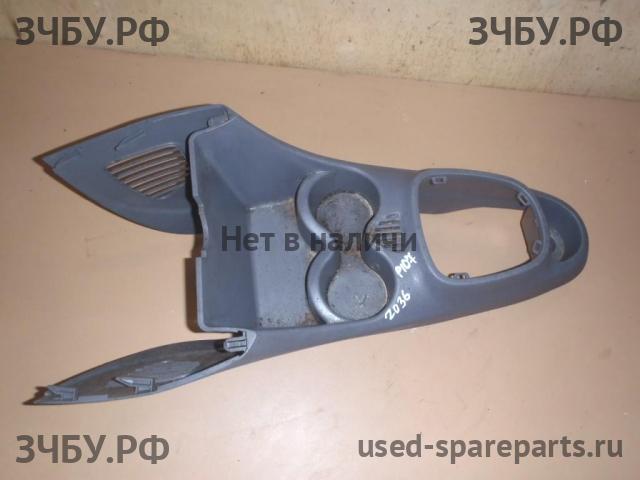 Peugeot 107 Консоль между сиденьями (Подлокотник)