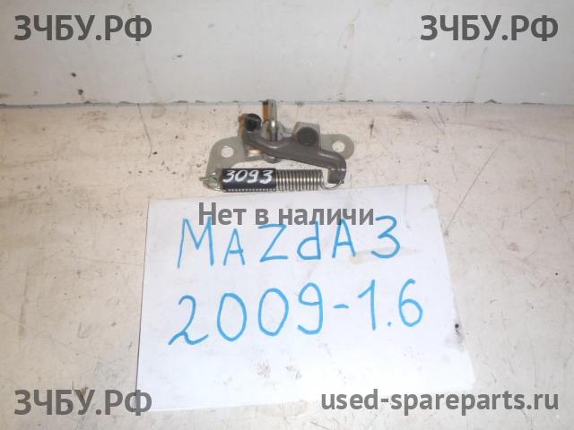 Mazda 3 [BL] Ответная часть замка багажника
