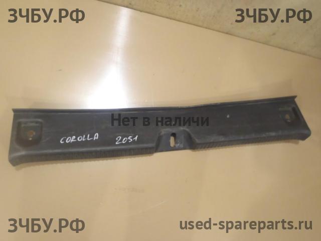 Toyota Corolla (E12) Накладка задней панели
