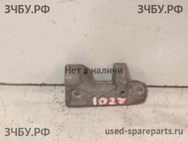 Citroen C4 (1) Кронштейн генератора