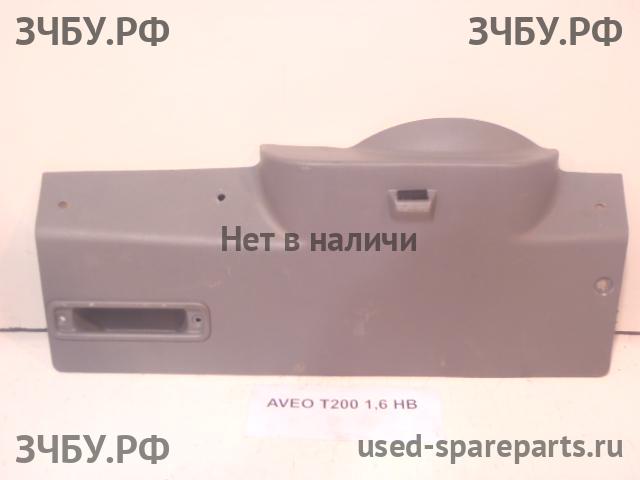 Chevrolet Aveo 1 (T200) Обшивка двери багажника