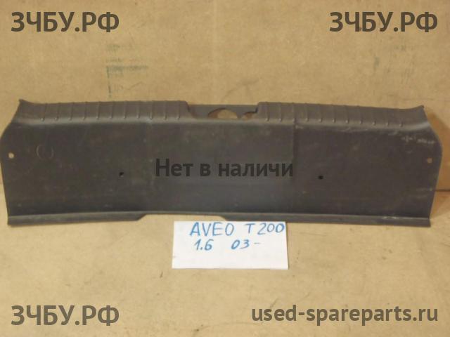 Chevrolet Aveo 1 (T200) Накладка задней панели