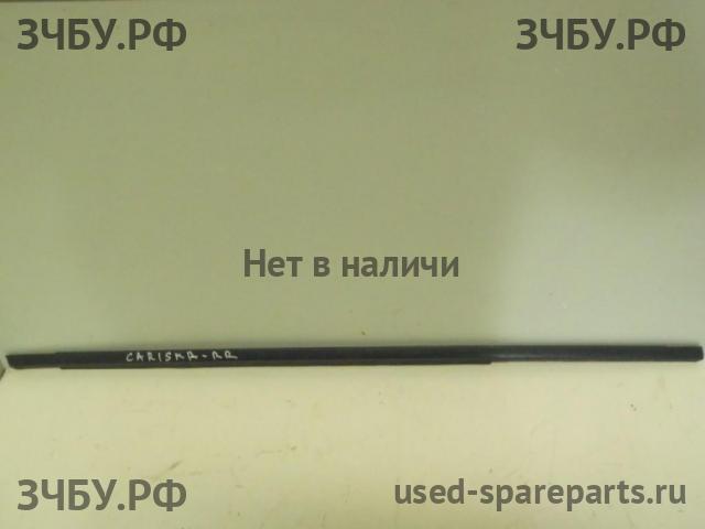 Mitsubishi Carisma (DA) Накладка стекла