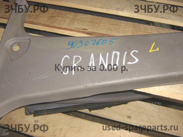 Mitsubishi Grandis (NA4W) Накладка стойки средней левой