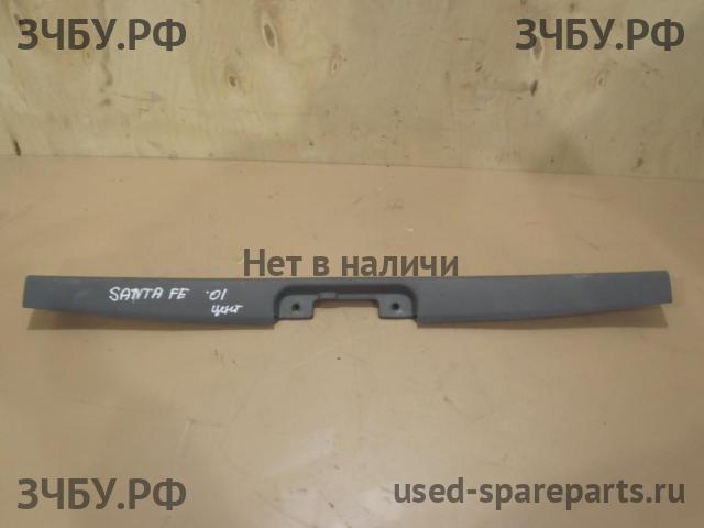 Hyundai Santa Fe 1 (SM) Обшивка двери багажника