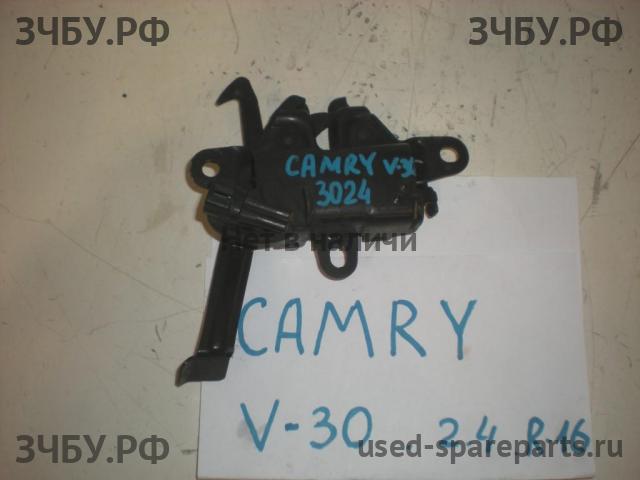 Toyota Camry 5 (V30) Кронштейн бампера передний