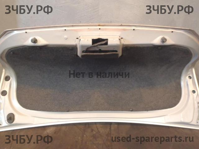 Ford Focus 1 Обшивка крышки багажника