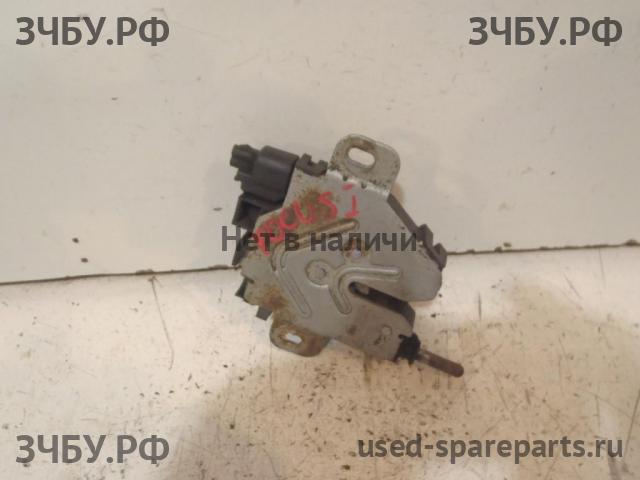 Ford Focus 1 Замок капота