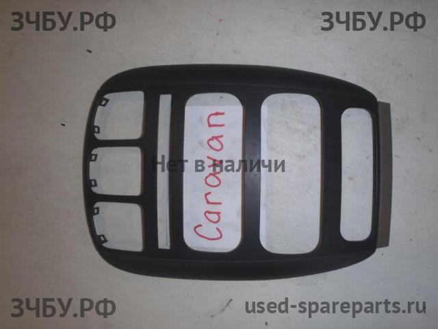 Chrysler Voyager/Caravan 4 Накладка декоративная на торпедо
