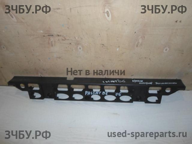 Volkswagen Passat B6 Кронштейн бампера задний